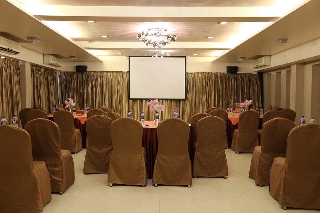 Hotel Silver Inn Мумбай Екстериор снимка