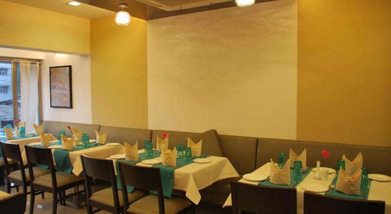 Hotel Silver Inn Мумбай Екстериор снимка