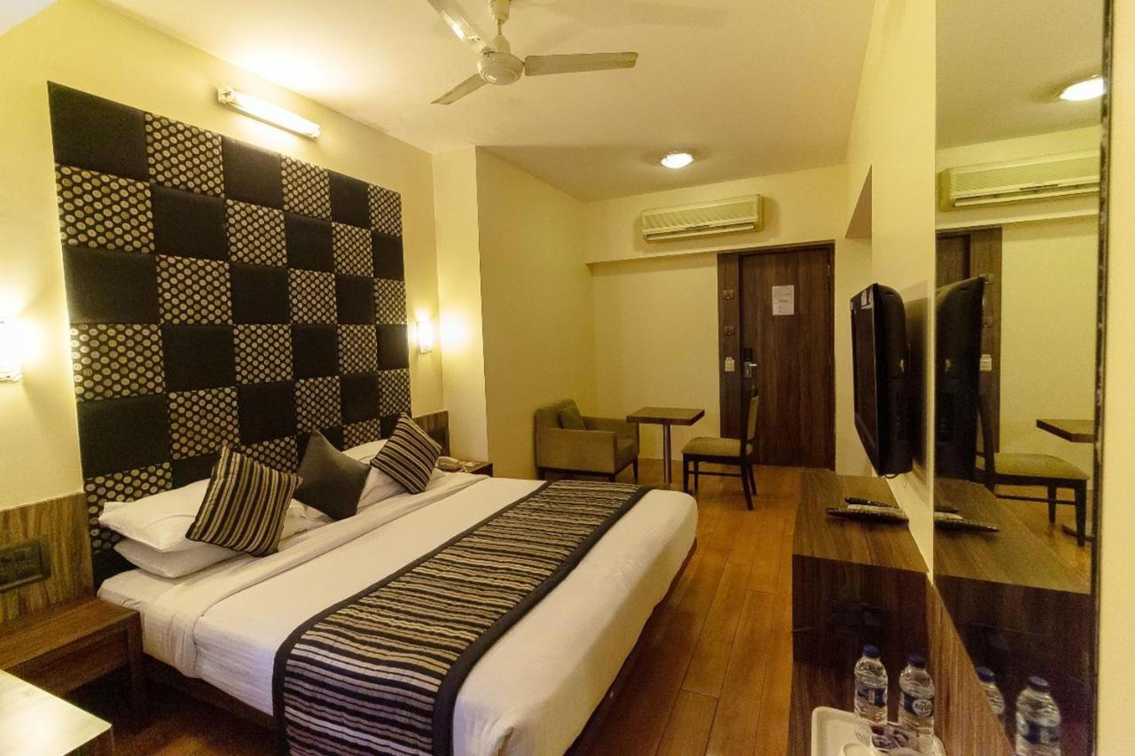 Hotel Silver Inn Мумбай Екстериор снимка