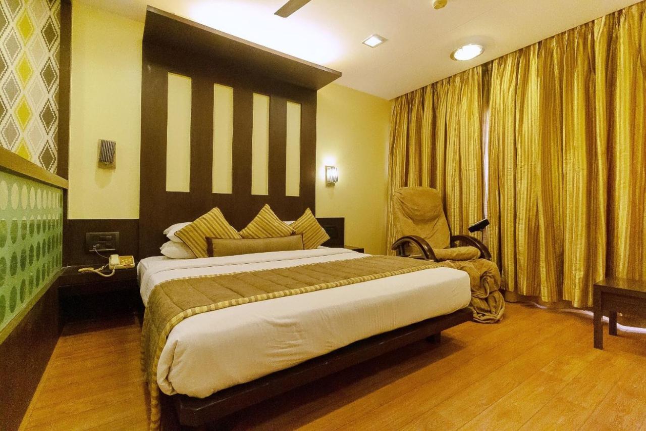 Hotel Silver Inn Мумбай Екстериор снимка