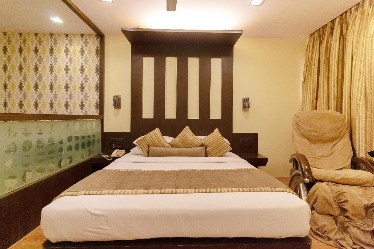 Hotel Silver Inn Мумбай Екстериор снимка